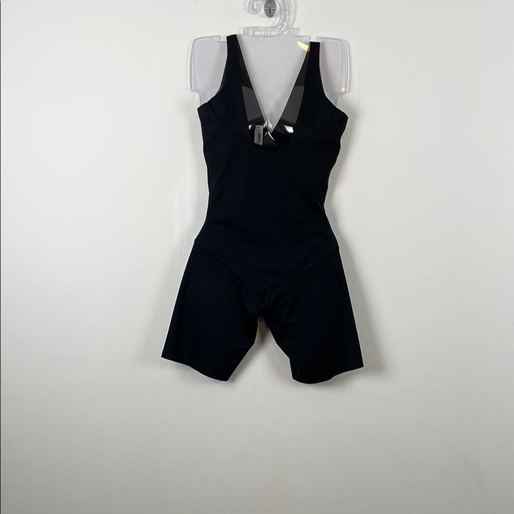 Leonisa Undetectable Step In Mid Thigh Body Sharper Black Sleeveless Women's L
